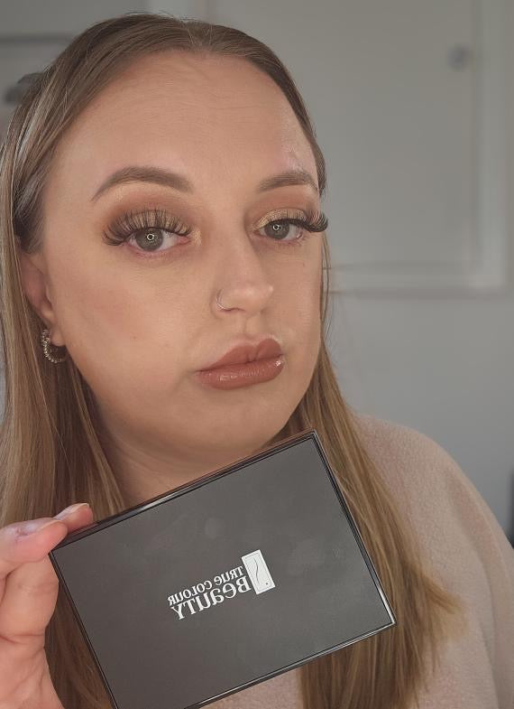Emma is our eyeshadow ugc creator.