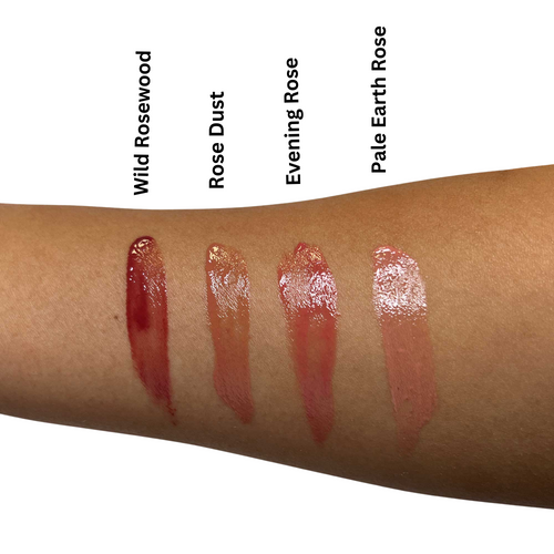 True Coulor Glitz & Glamor Set displayed on an arm, showcasing lipstick samples. Includes Lip Oil, Liquid Blush, and Liquid Shimmer for a luminous makeup finish.