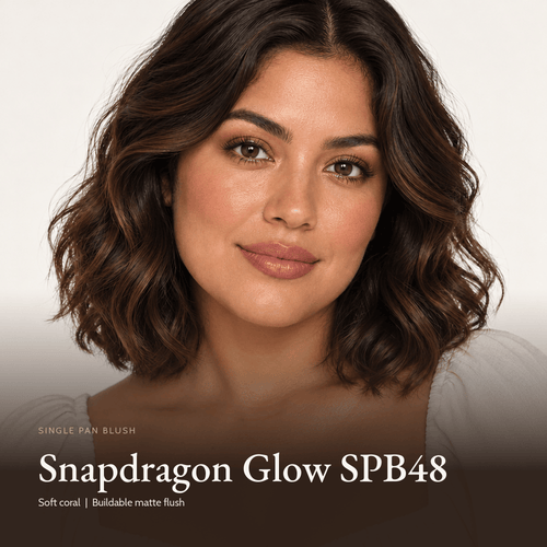 Model with Single Pan Blush in Snapdragon Glow SPB48